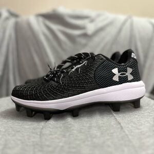 Softball cleats